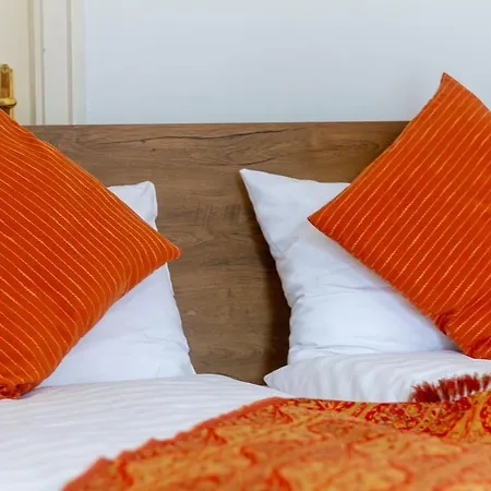 Vintage Parlament View Riverside W Ac By Nw