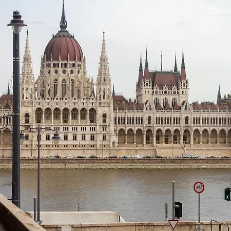 Vintage Parlament View Riverside W Ac By Nw