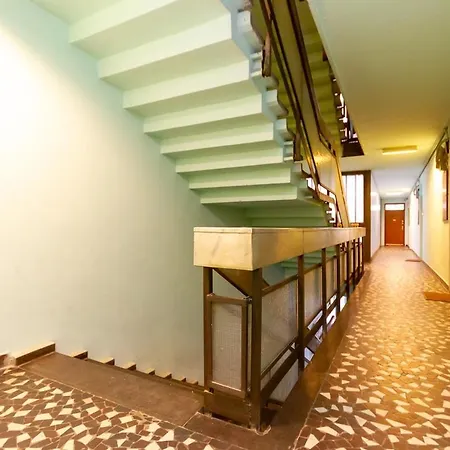 Vintage Parlament View Riverside W Ac By Nw *