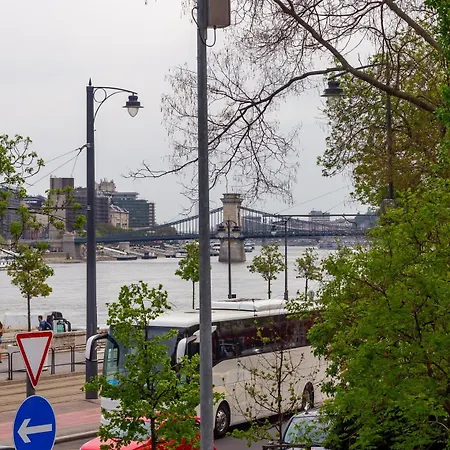 Vintage Parlament View Riverside W Ac By Nw