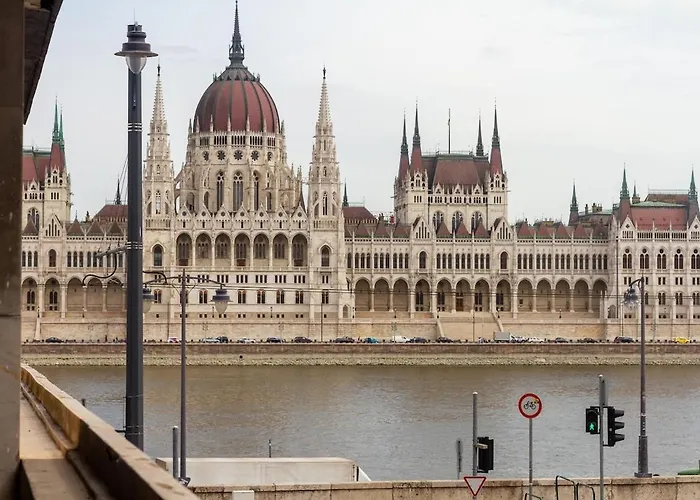 Vintage Parlament View Riverside W Ac By Nw