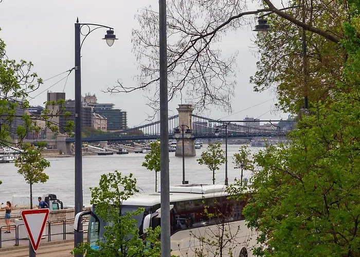 Vintage Parlament View Riverside W Ac By Nw