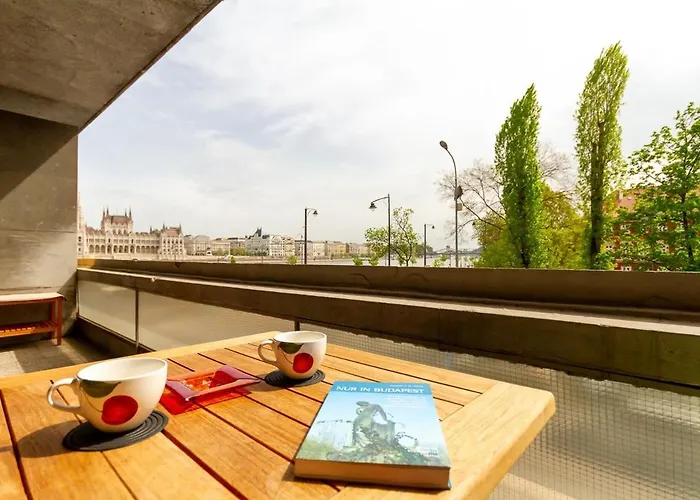 Vintage Parlament View Riverside W Ac By Nw Daire